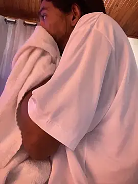 Mineirinho043 online show from 04-20-26, 01:47