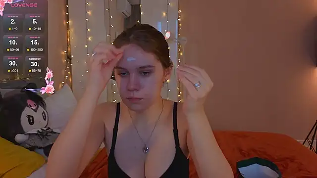 Mia Luw online show from 12-20-25, 05:14