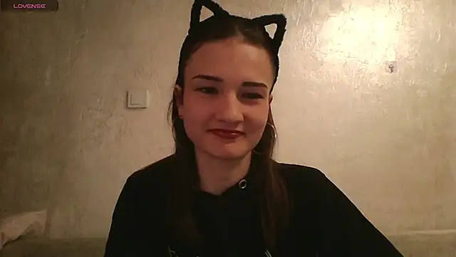 Snapshot of RoyalDessertt chatting on 03-13-25, 07:31 RoyalDessertt online show from 03-13-25, 07:31