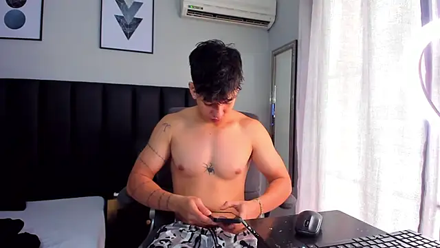 ISAAC CRYSTON online show from 03-05-25, 07:06