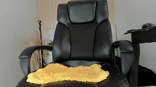 ISAAC CRYSTON online show from 03-06-26, 08:49