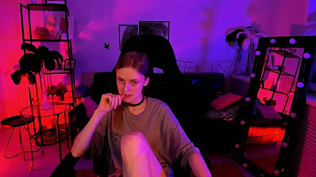 KiraMontoya online show from 02-18-25, 02:06