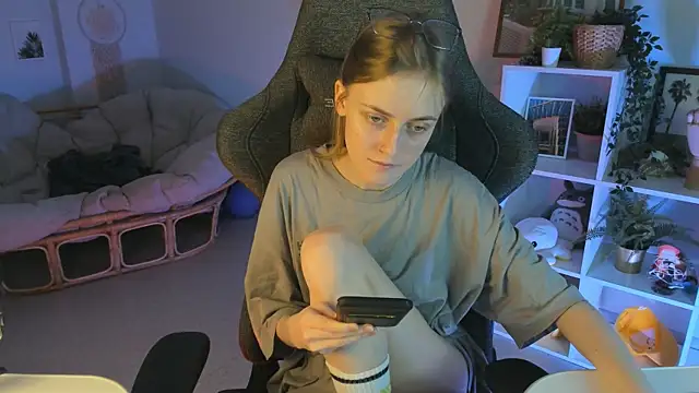 KiraMontoya online show from 03-02-25, 02:10