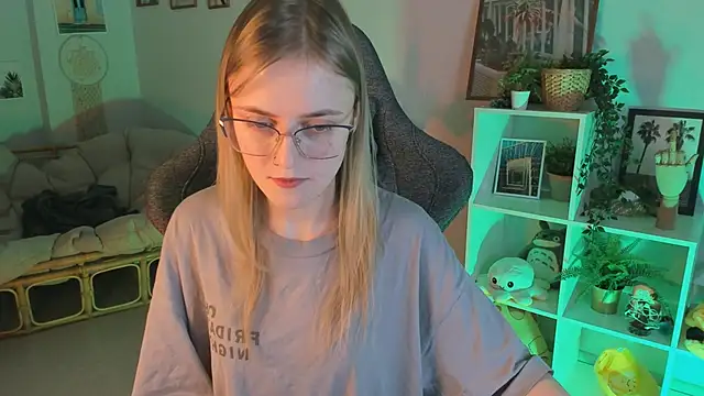 KiraMontoya online show from 03-02-25, 09:11