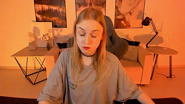 KiraMontoya online show from 03-05-25, 09:04