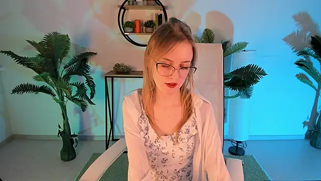 KiraMontoya online show from 03-11-25, 05:13