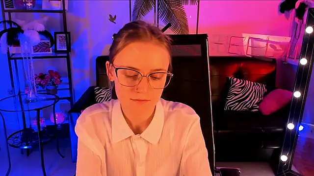 KiraMontoya online show from 03-19-25, 05:17