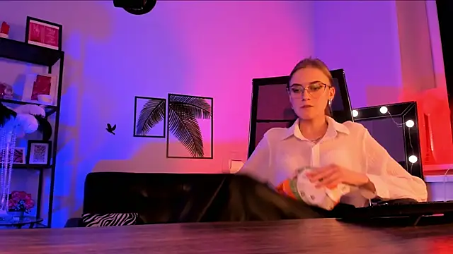 KiraMontoya online show from 03-20-25, 12:08