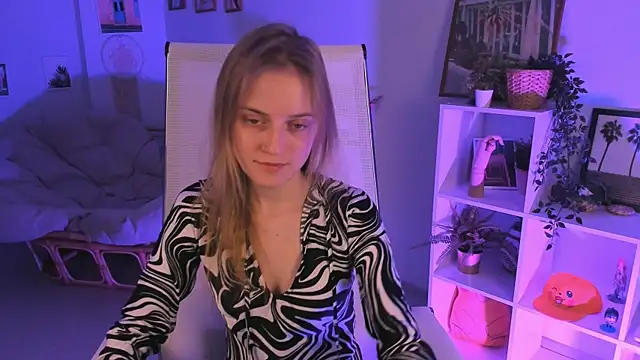 KiraMontoya online show from 03-22-25, 05:09