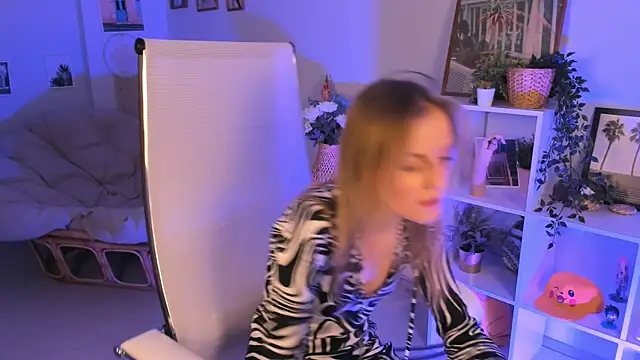 KiraMontoya online show from 03-23-25, 12:15