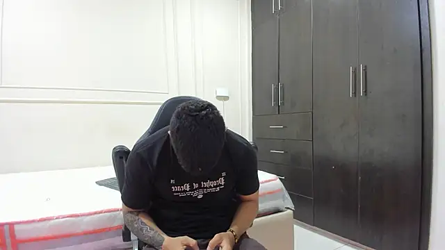 ANDRES STUD online show from 04-15-26, 05:14