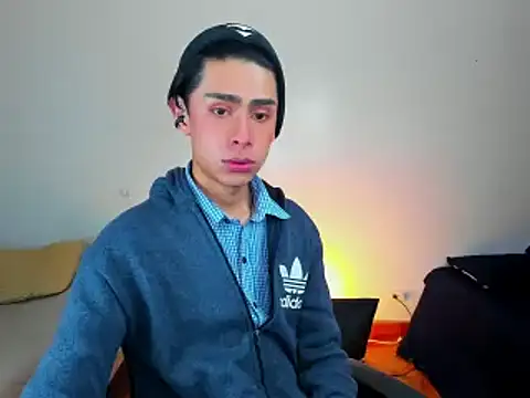 Snapshot of steve__gray chatting on 02-14-25, 02:02 steve gray online show from 02-14-25, 02:02