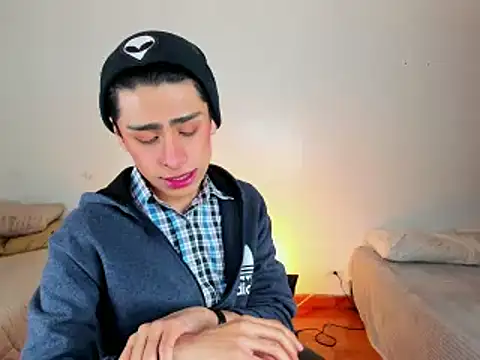 Snapshot of steve__gray chatting on 02-21-25, 03:21 steve gray online show from 02-21-25, 03:21