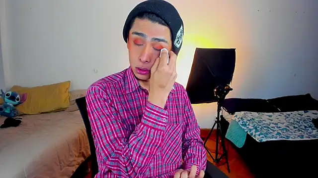 Snapshot of steve__gray chatting on 03-13-25, 06:45 steve gray online show from 03-13-25, 06:45