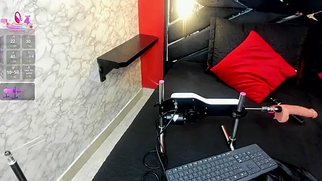 IVISBOUNCYASS online show from 12-22-25, 12:35