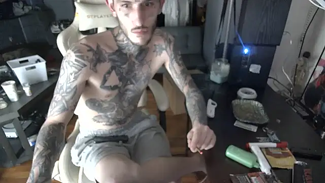 Snapshot of BadJewfucks chatting on 04-29-26, 05:22 BadJewfucks online show from 04-29-26, 05:22