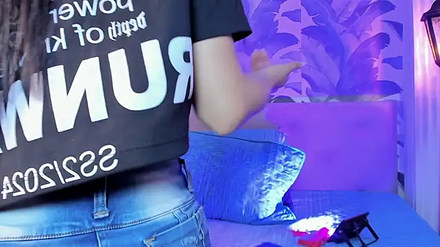 Sami Evanns online show from 11-17-25, 02:28