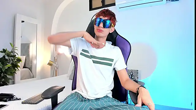 NovaaWheler online show from 02-24-25, 04:38