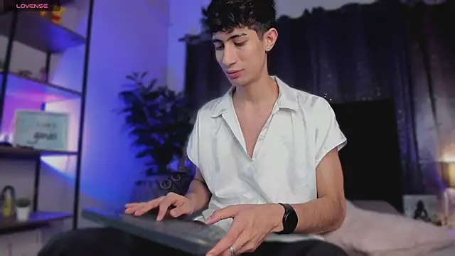 Snapshot of NovaaWheler chatting on 04-30-26, 09:30 NovaaWheler online show from 04-30-26, 09:30
