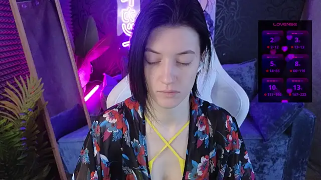 roxy riot  online show from 12-16-25, 01:21