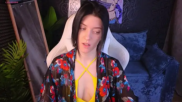 roxy riot  online show from 12-22-25, 01:35