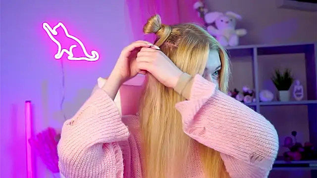 AdeleCartier online show from 03-19-25, 03:41