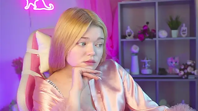 AdeleCartier online show from 03-23-25, 04:05