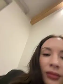 Snapshot of Suga_babe chatting on 03-04-25, 11:00 Suga babe online show from 03-04-25, 11:00