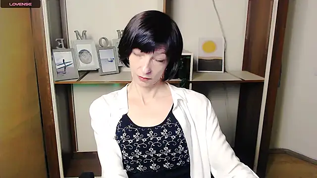  AngeliaFlow  online show from 10-14-25, 06:58