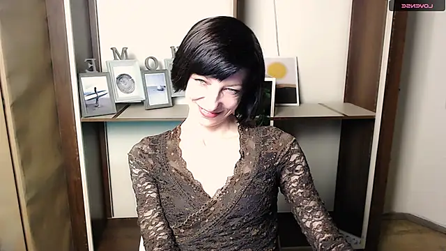  AngeliaFlow  online show from 10-27-25, 07:45