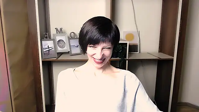  AngeliaFlow  online show from 11-17-25, 08:09