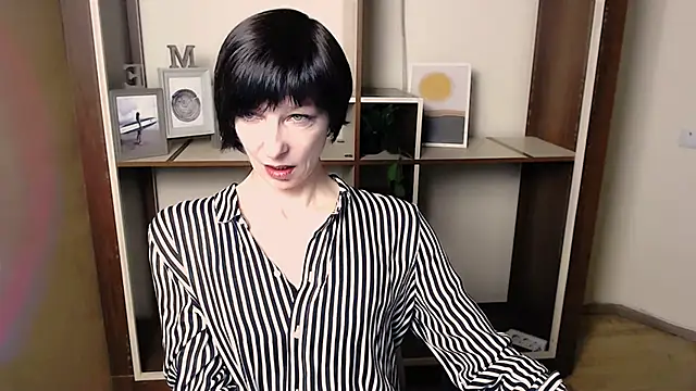  AngeliaFlow  online show from 12-22-25, 08:22