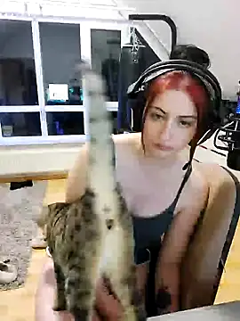 Snapshot of Gamergirl-Linela chatting on 02-17-25, 06:26 Gamergirl-Linela online show from 02-17-25, 06:26