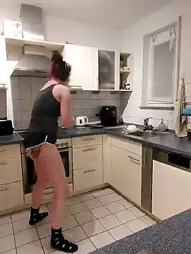 Snapshot of Gamergirl-Linela chatting on 02-18-25, 06:04 Gamergirl-Linela online show from 02-18-25, 06:04