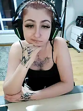 Snapshot of Gamergirl-Linela chatting on 03-05-25, 06:34 Gamergirl-Linela online show from 03-05-25, 06:34