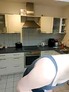 Snapshot of Gamergirl-Linela chatting on 03-10-25, 01:54 Gamergirl-Linela online show from 03-10-25, 01:54