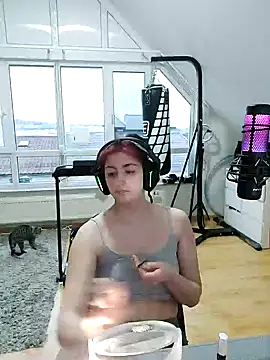 Snapshot of Gamergirl-Linela chatting on 03-14-25, 05:13 Gamergirl-Linela online show from 03-14-25, 05:13