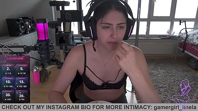 Snapshot of Gamergirl-Linela chatting on 09-22-25, 12:40 Gamergirl-Linela online show from 09-22-25, 12:40