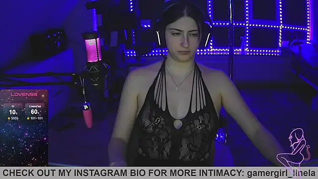 Snapshot of Gamergirl-Linela chatting on 10-13-25, 03:50 Gamergirl-Linela online show from 10-13-25, 03:50