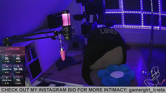 Snapshot of Gamergirl-Linela chatting on 10-21-25, 10:32 Gamergirl-Linela online show from 10-21-25, 10:32