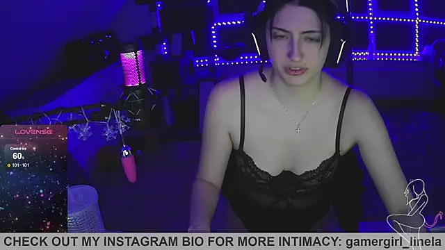 Snapshot of Gamergirl-Linela chatting on 11-21-25, 03:38 Gamergirl-Linela online show from 11-21-25, 03:38