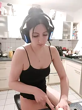 Gamergirl-Linela online show from 04-22-26, 06:53