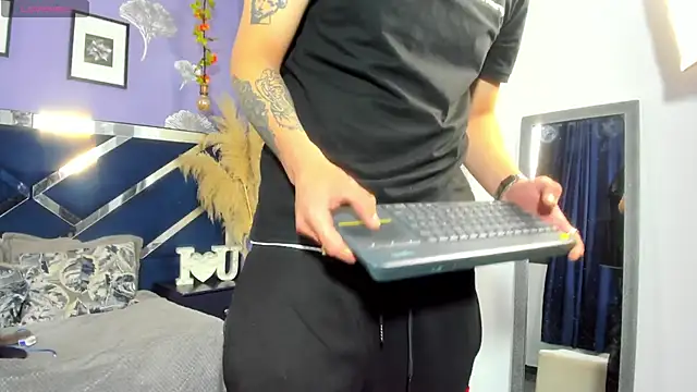 Noa Bonucci online show from 03-22-25, 04:15