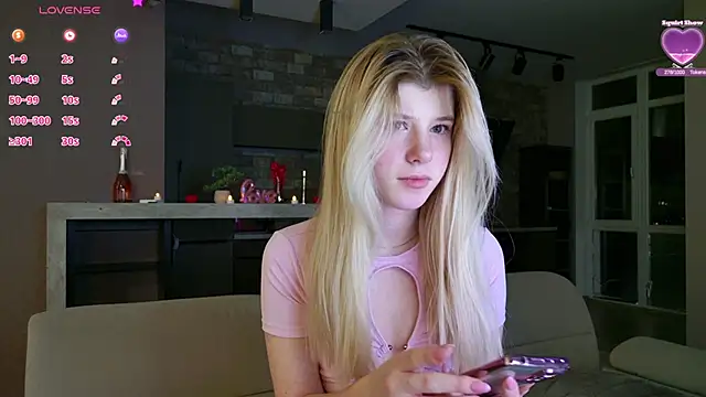 Snapshot of Bella_amory chatting on 02-27-25, 11:15 Bella amory online show from 02-27-25, 11:15