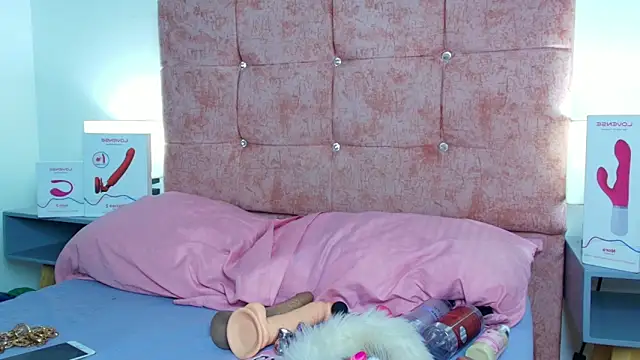 Skye Moore online show from 10-13-25, 11:43