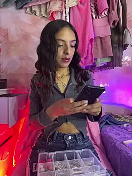 Snapshot of Skye_Moore chatting on 05-16-26, 02:52 Skye Moore online show from 05-16-26, 02:52