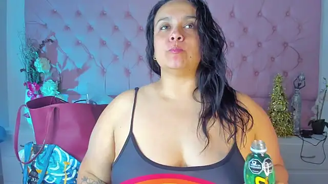 KourtneyEvans online show from 12-22-25, 11:35