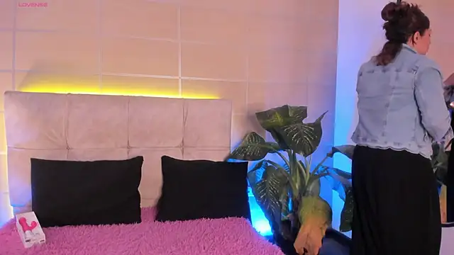  michonne  online show from 11-10-25, 09:14