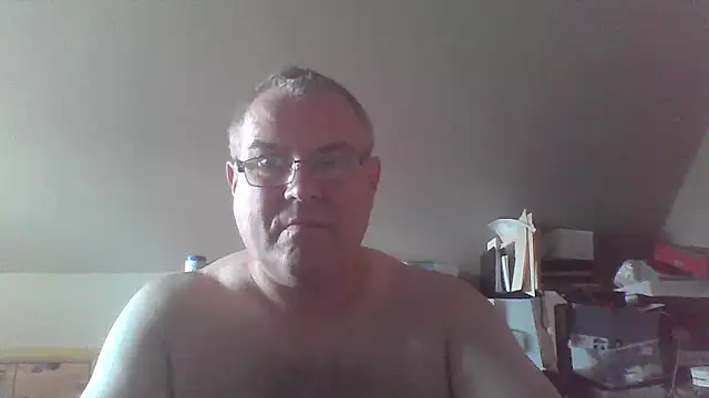 Snapshot of mkestr69 chatting on 09-10-25, 03:56 mkestr69 online show from 09-10-25, 03:56