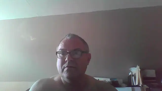 Snapshot of mkestr69 chatting on 09-15-25, 02:50 mkestr69 online show from 09-15-25, 02:50